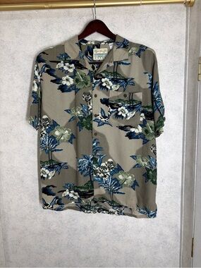 Island Fever•Men's•Short Sleeve•Button Up Shirt•Sz L•100% Rayon•Tropical Fabric